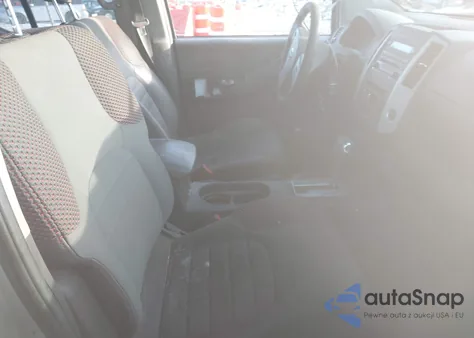 2011 Nissan Frontier Pro-4X z USA, uszkodzony, nr VIN 1N6AD0EV7BC425162